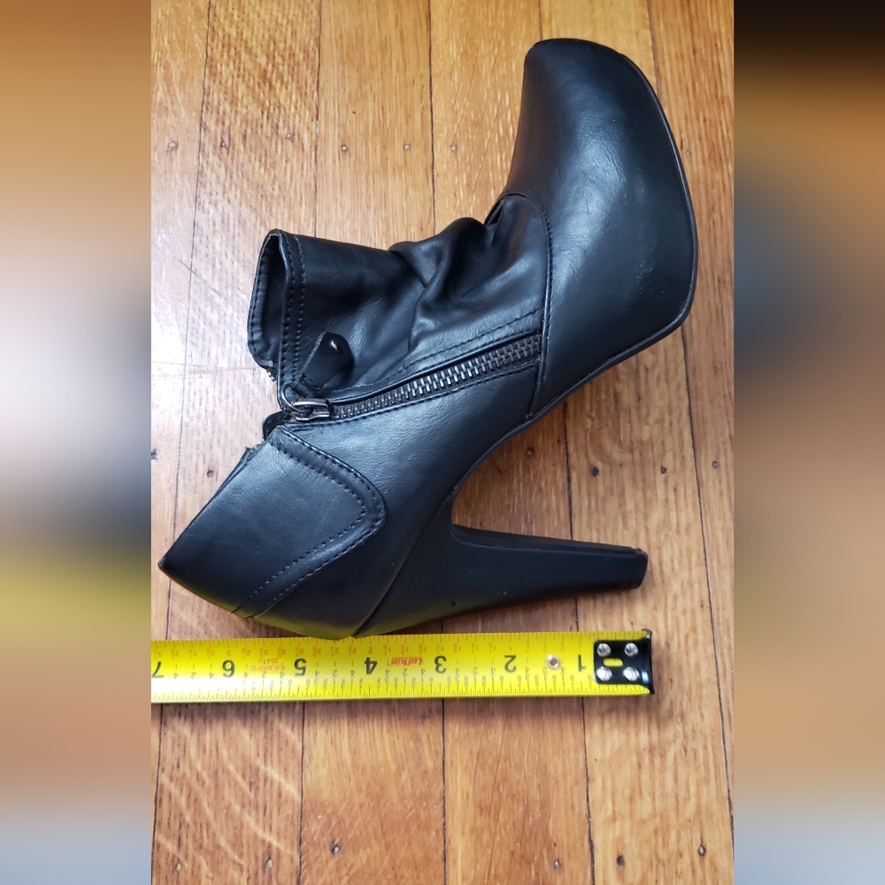 Heels - Picture 3 of 4